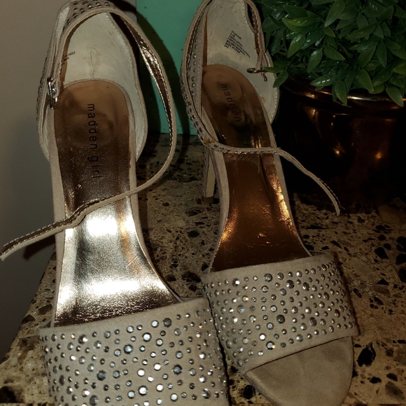 Steve Madden Taupe sparkly Heels. - Picture 7 of 10